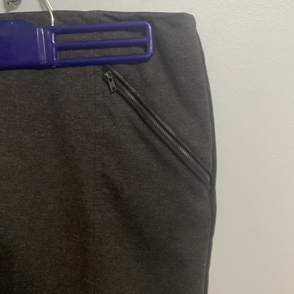 Magically flattering and functional miniskirt - Picture 5 of 7